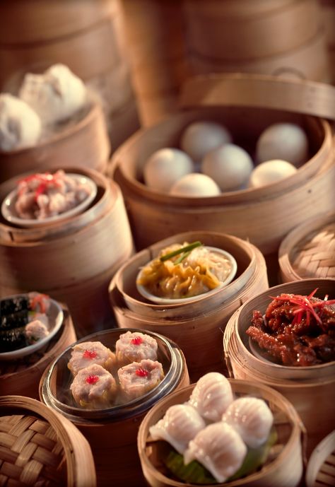 Dimsum Buffet Display, Dim Sum Aesthetic, Chinese Wedding Food, Dimsum Restaurant, Dim Sum Buffet, Asian Buffet, Moxy Hotel, Dim Sum Restaurant, Chinese New Year Food