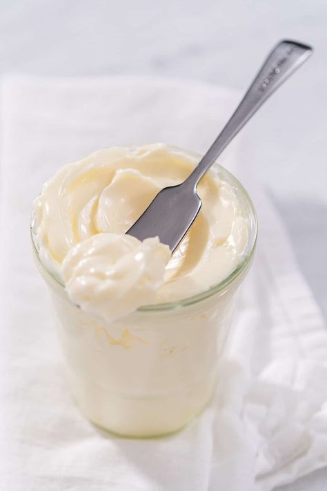 This whole egg mayonnaise is great for sandwiches, biscuits, sauces, dressings, and much more. Such a staple for so many things and ready in minutes! Egg Mayo, Egg Mayonnaise, Lifestyle Advice, Chick Fil A Sauce, Homemade Mayo, Mayonnaise Recipe, Easy Guacamole, Homemade Mayonnaise, Vegan Mayonnaise