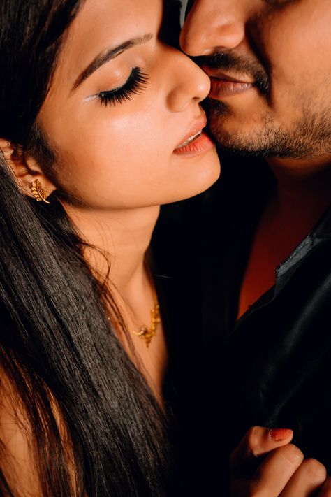 pre-wedding shoot Kerala Wedding Photography, Indian Wedding Photography Couples, Wedding Photoshoot Props, Pre Wedding Photoshoot Outdoor, Indian Wedding Couple Photography, Romantic Photoshoot, Wedding Photoshoot Poses, Romantic Couples Photography, Indian Wedding Photography Poses