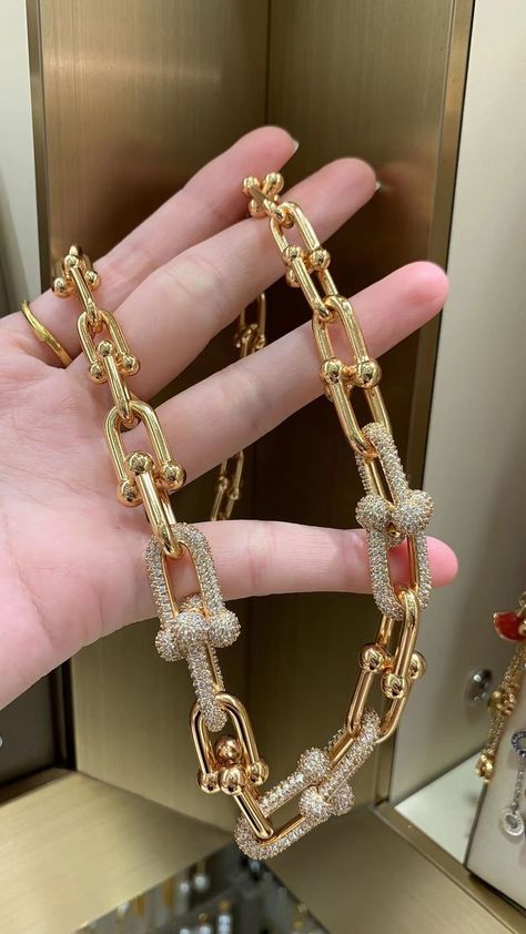 🎁Factory direct shipment with all accessories ✈️Worldwide Free Shipping 📢 Don't hesitate to contact me🛒👇🏻👇🏻 WhatsApp: +8615018754260 Tiffany Hardwear, Gold Jewels Design, Link Necklace, Pave Diamonds, Tiffany & Co., Diamond Bracelet, Rose Gold, Free Shipping, Birthday