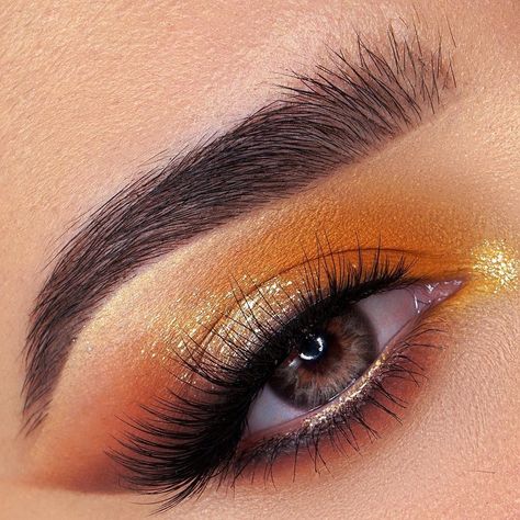 Makeup For Gold Dress, Makeup Orange Eyeshadow, Gold Dress Makeup, Orange Makeup Looks, Orange Quince, Orange Smokey Eye, Smokey Eyeshadow Looks, Eyeliner Smokey, Quinceanera Makeup