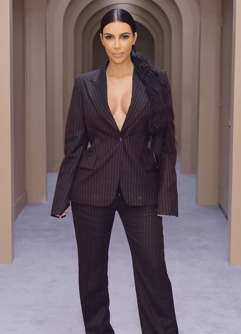 I Think Kim Kardashian Could Actually Make a Great Lawyer — May I Present My Evidence? Estilo Kim Kardashian, Robert Kardashian Jr, Estilo Kardashian, Robert Kardashian, Kkw Beauty, Kim Kardashian Style, Beauty Pop, Teen Choice Awards, Skin Care Brands