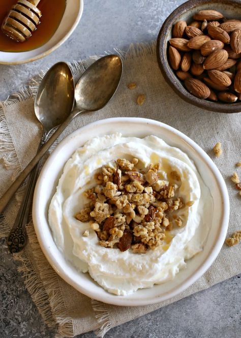 Breakfast-Yogurt-Bowls-1 Honey Almond Granola, Fage Yogurt, Yogurt Breakfast Bowl, Breakfast Yogurt, Yogurt Bowls, Yoghurt Bowl, Yogurt Toppings, Cinnamon Nuts, Almond Granola