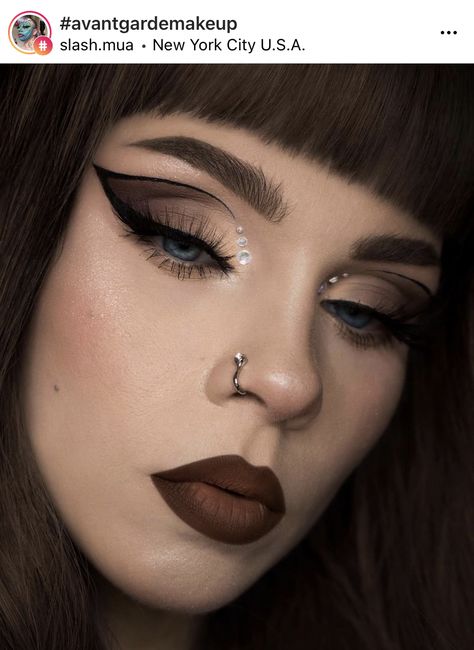 Edgy Smokey Eye Makeup, Art Eyeshadow Looks, Black Eyeshadow Looks Grunge, Grunge Glam Makeup Looks, Black Elegant Makeup, Dark Color Makeup, Mystical Eye Makeup, Goth Makeup Wedding, Alternative Eyeshadow Looks