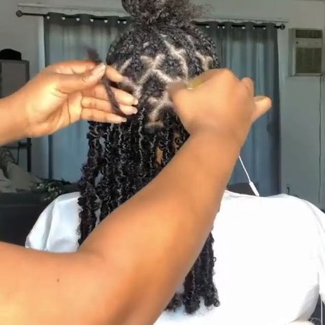 Braid Hairstyles Curly Hair, Video Butterfly, Butterfly Hairstyle, Hair Styles Easy, Butterfly Locs, Big Box Braids Hairstyles, Hair Twist, Faux Locs Hairstyles, Box Braids Hairstyles For Black Women