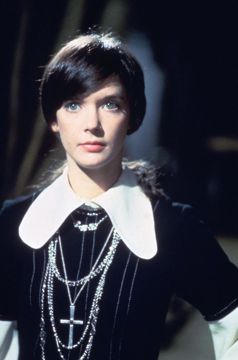 Beguiling Pamela Franklin as physical medium Florence Tanner in the Legend of Hell House (1973). Pamela Franklin, Ladies Of Horror, 70s Horror, Julie Adams, Famous Monsters, Fiction Movies, Science Fiction Film, Scream Queens, Gothic Horror