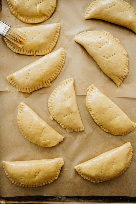 Pineapple Empanadas Recipe, Pineapple Empanadas, Mexican Empanadas, Baked Empanadas, Empanadas Dough, Baked Pineapple, Homemade Pastries, Pastry Crust, Empanadas Recipe