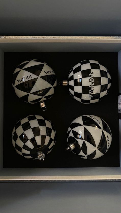 Dior Christmas Ornaments, Christmas In Paris Aesthetic, Artsy Christmas, In Paris Aesthetic, Christmas Black And White, Luxe Christmas, Aesthetic Paris, Black White Christmas, Holiday Organization