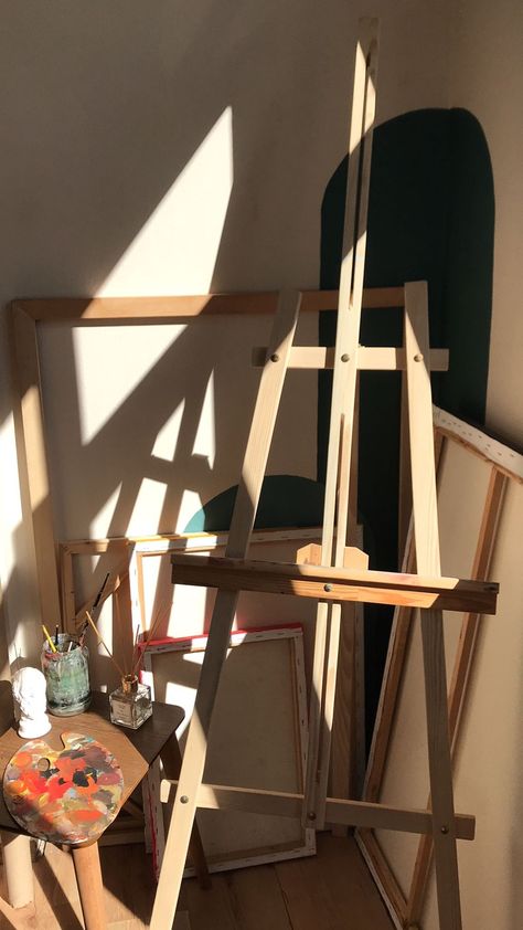 #studio #art #easel Art On Easel, Easel In Living Room, Easel In Bedroom, Artist Apartment Aesthetic, Art Easel Aesthetic, Easel Aesthetic, Painting Room Aesthetic, Alien Painting, Studio Easel