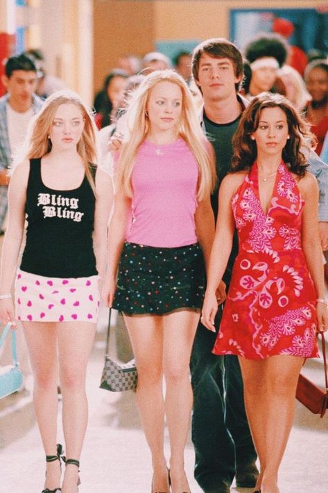 2000s Movie Fashion, Early 2000s Party Outfits, Mean Girls Fashion, Aesthetic Account, Mean Girls Aesthetic, Mean Girls Outfits, 2000s Vibe, Mean Girls Movie, Clueless Outfits