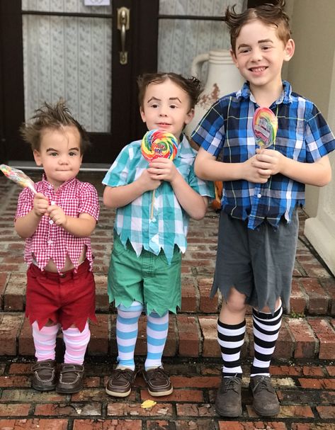 The lollipop guild, the lollipop kids Halloween costume kids Munchkin Diy Costume, Munchkin Wizard Of Oz Costume, Lollipop Guild Costume Diy, Wizard Of Oz Costume Ideas For Kids, Wizard Of Oz Kids Costumes, Wizard Of Oz Munchkin Costume, Lollipop Guild Costume, Wizard Of Oz Costume Ideas, Lollipop Costume