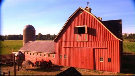 Smallville Aesthetic, Clark Smallville, Lois And Clark Smallville, Smallville Clark Kent, Kent Family, Kent Farm, Big Barda, Farm Projects, Gingerbread House Decorations