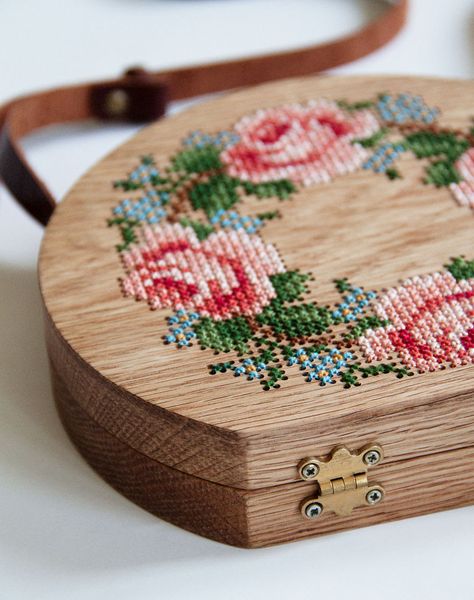 Wearable Wooden Bags That I Cross-Stitch With Nature Patterns | Bored Panda Nature Patterns, Wooden Purse, Wooden Bag, Nature Cross Stitch, Pola Kristik, Lv Bags, Embroidered Bag, A Cross, Make Up Bag