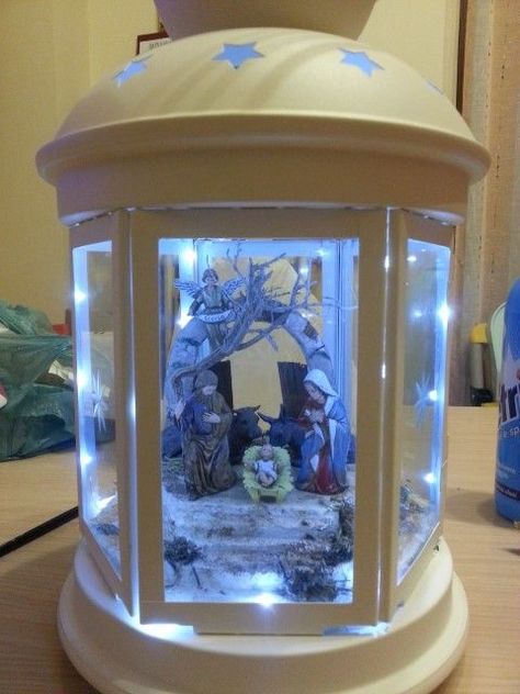 Christmas nativity in a Ikea Rotera lantern - Now if you replace Jesus & Co. with snowmen and pinetrees... ;) Ikea Lantern, Christmas Lantern Ideas, Ideas Decoracion Navidad, Block Candles, Lantern Ideas, Christmas Lantern, Ikea Hackers, Christmas Origami, Christmas Nativity Scene