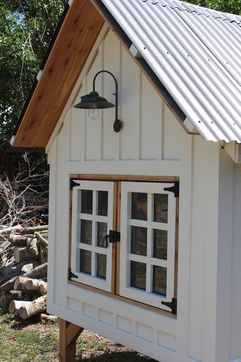 Close up of a farmhouse chicken coop Farmhouse Chicken Coop Plans, Walkout Basement Patio, Farmhouse Chicken Coop, Chicken Coop Plans Free, Amish Chicken, Mobile Chicken Coop, Cute Backyard, Backyard Coop, Chicken Waterer