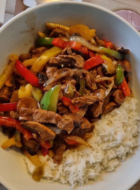 Stir-fried Beef with Ginger and Spring Onion - Pinch Of Nom Pinch Of Nom Cakes, Pinch Of Nom Recipes Slow Cooker, Beef With Ginger And Spring Onion, Pinch Of Nom Chicken Recipes, Spring Onion Recipes, Pinch Of Nom, Fried Beef, Beef Stir Fry, Onion Recipes