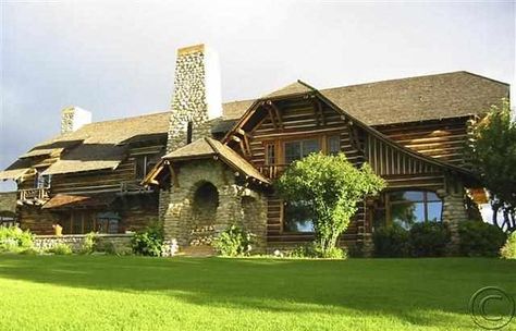 Dutton Ranch Yellowstone House, Yellowstone House, Yellowstone Home, Mountain Ranch House Plans, Dutton Ranch Yellowstone, Brick Ranch Houses, Yellowstone Ranch, Log Home Plan, Yellowstone Series