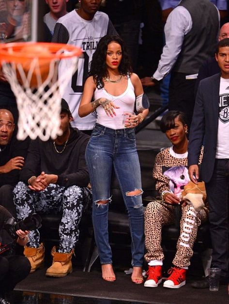 Rihanna Courtside Outfits, Looks Rihanna, Rihanna Outfits, Rihanna Looks, Rihanna Riri, Rihanna Style, Rihanna Fenty, Toronto Raptors, Brooklyn Nets