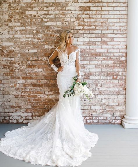 Rustic Christmas Wedding Dress, Classy Western Wedding Dress, Country Wedding Dresses With Boots, Southern Wedding Dress, Spring Western Wedding, Country Western Wedding Dresses, Barn Wedding Dress, Wedding Dress And Veil, Tight Wedding Dress