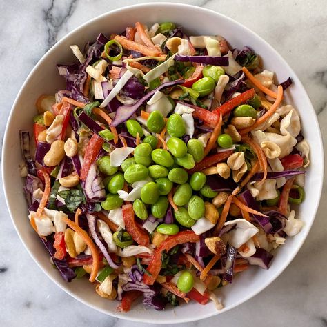 Rainbow Crunch Salad edamame ginger peanut dressing easy gluten-free recipe Ginger Peanut Dressing, Gf Salads, Vegan Japanese, Colorful Salad, Crunch Salad, Greek Chickpeas, Wild Rice Salad, Chopped Salad Recipes, Rainbow Salad