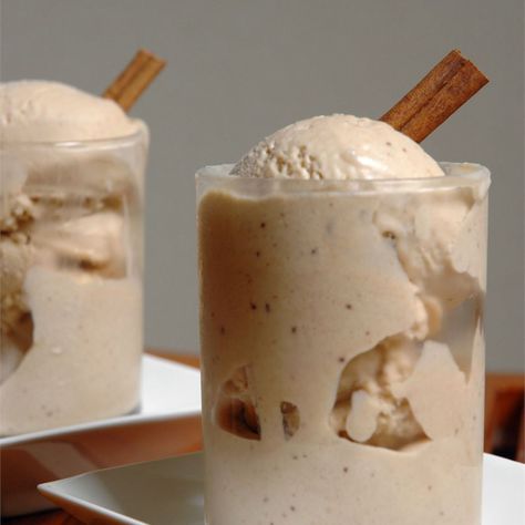 Cinnamon Ice Cream Cinnamon Ice Cream Recipe, Desserts Cinnamon, Cinnamon Desserts, Best Homemade Ice Cream, Honey Ice Cream, Cinnamon Ice Cream, Raspberry Ice Cream, Frozen Dessert Recipe, Oatmeal Cookies Chewy