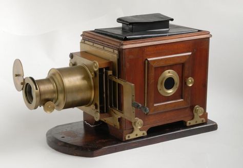 Magic lantern projector originally owned by brothers and itinerant showmen Herman Foston and the Reverend Charles Foston. Magic Lantern Projector, Vintage Film Projector, Temperance Movement, Projector Photography, Slide Projector, Magic Illusions, Antique Cameras, Magic Lantern, Lecture Notes