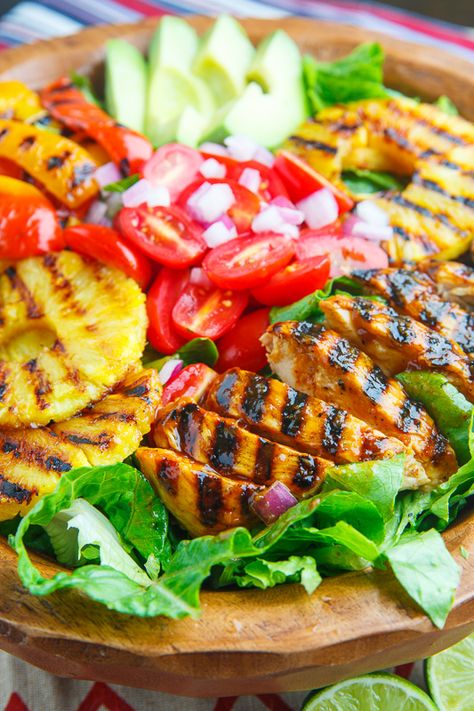 Sriracha Honey Lime Grilled Chicken and Pineapple Salad Grilled Chicken And Pineapple, Pineapple Salad Recipes, Lime Grilled Chicken, Chicken And Pineapple, Delicious Healthy Salads, Pineapple Salad, Honey Lime Chicken, Plats Healthy, Grilled Chicken Salad