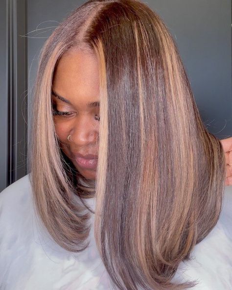 Natural Hair Highlights, Blonde Natural Hair, Pressed Natural Hair, Brown And Blonde, Silk Press Natural Hair, Honey Brown Hair, Blonde Tones, Dyed Hair Inspiration, Dyed Natural Hair