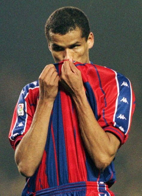 Rivaldo Barcelona, Barca Jersey, Barca Players, Football Brazil, Rivaldo, Football Poster, Visual Representation, Fc Barcelona, Old School