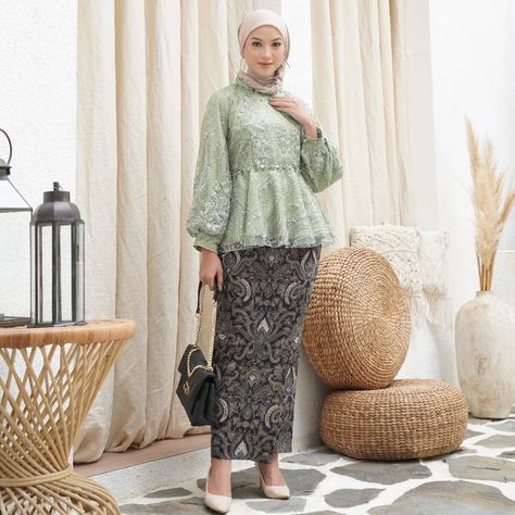 Model Kebaya Untuk Orang Gemuk, Brokat Kebaya, Ootd Kebaya, Model Dress Kebaya, Dress Kebaya, Kebaya Brokat, Gamis Dress, Kebaya Muslim, Modern Hijab