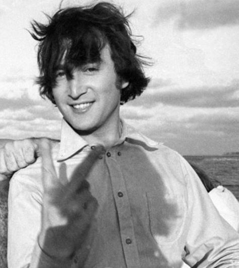 Jhon Lennon, John Lemon, Beatles Love, Bug Boy, John Lennon Beatles, Beatles Pictures, Beatles John, Corte De Cabelo Masculino, The Fab Four