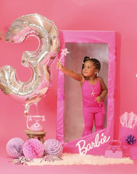 Barbie Birthday Party Dress, Barbie Birthday Pictures, Toddler Barbie Photoshoot, 3rd Birthday Girl Photoshooting Ideas, Barbie Photoshoot Ideas Kids, Barbie Theme Photo Shoot, Barbie Box Photoshoot, Barbie Photo Shoot, Barbie Photoshoot Ideas