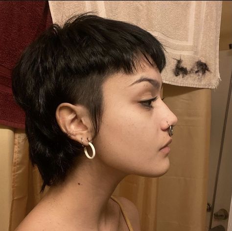 Aesthetic Hairstyle Ideas, Hairstyle Ideas For Short Hair, Queer Hair, Aesthetic Hairstyle, Short Punk Hair, Bob Haircut Ideas, Hair 2022, Mullet Haircut, Ideas For Short Hair