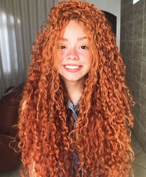 Curly Hair Headband, Red Curls, Hair Color Orange, Red Curly Hair, Red Haired Beauty, Curly Hair Photos, Curly Ponytail, Beautiful Red Hair, Curly Hair Inspiration