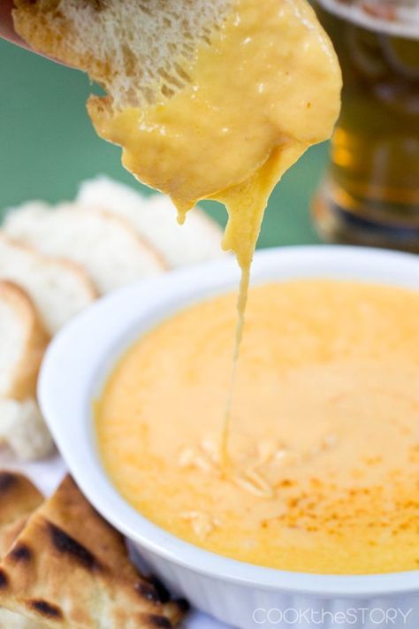 Beer Cheese Dip Hot Beer Cheese Dip, Easy Beer Cheese, Beer Cheese Dip Recipe, Chips Dip, Cheesy Snack, Beer Cheese Dip, Cheese Dip Recipes, Cheesecake Dip, Beer Cheese