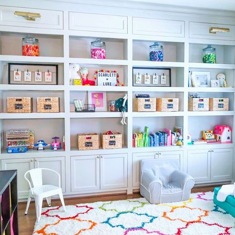 Organized Playroom, Playroom Shelves, Rainbow Playroom, Kids Bedroom Organization, Home Playroom, Modern Playroom, Clever Kids, Basement Playroom, Playroom Storage