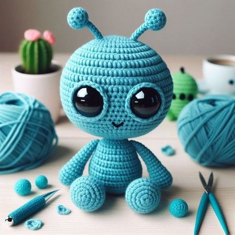 Crochet plushies Crocheted Birds, Crochet Alien, Crochet Project Free, Alien Patterns, Doll Amigurumi Free Pattern, Crochet Appliques, Whimsical Animals, Crochet Plushies, Easy Crochet Animals