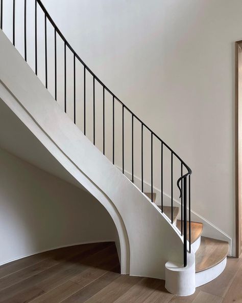 Anna Booth Interiors on Instagram: “Coming out of the ground with @castrodesign and @davidlewisconstruction, keep spaces undecorated- architecture is art. ✨ • • • •…” Modern Mediterranean Interior Design, Oak Stair Treads, Mediterranean Staircase, Mediterranean Interior Design, Iron Handrails, Iron Staircase, Mediterranean Interior, Modern Mediterranean, Stairway Design