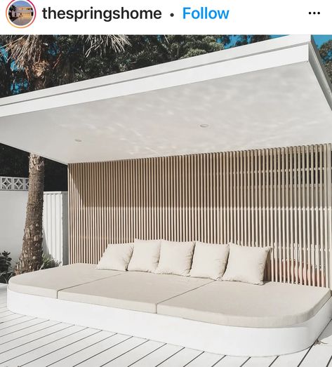 Round Day Bed Pool, Pool Day Beds, Pool Garden Bed, Pool Daybed Ideas, Pool Daybed Cabana, Pool Day Bed Outdoor Daybed, Garden Day Bed Ideas, Pool Bed Ideas, Day Bed Cushions