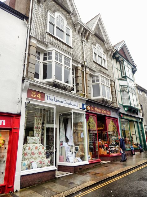 High Street, Totnes, Devon | Totnes is a market town and civ… | Flickr Totnes Devon, South Devon, Devon England, Hams, Exeter, 12th Century, New Age, Music Art, Geography