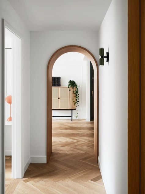 Arch Ideas House Interior, Change Doorway To Arch, Archs In Living Room, Arched Doorway Interior, Arch Wooden Design, Wood Arch Doorway, Rounded Doors Interior, Curved Door Frame, Arc Walls Interior Design