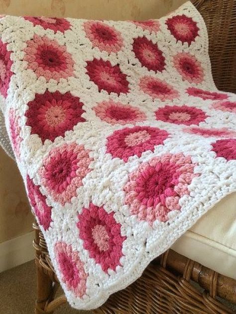 Sunburst Granny Squares - Free Pattern Sunburst Blanket, Granny Squares Crochet Blanket, Sunburst Granny Square Blanket, Coloured Circles, Sunburst Granny Square, Crochet African Flowers, Sunburst Pattern, Crocheted Blanket, Crochet Granny Square Blanket