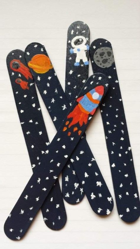 Space Classroom Decorations, Space Classroom, Popsicle Crafts, Creative Bookmarks, Bookmark Craft, Stick Art, Hand Crafts For Kids, Bookmarks Kids, Popsicle Stick Crafts