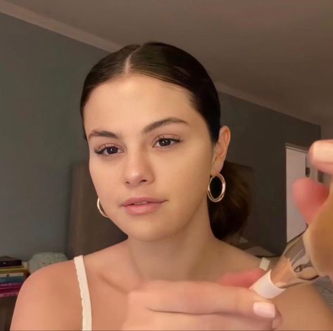 Selena Gomez Without Makeup, Face Without Makeup, Maria Gomez, Selena Gomez Photoshoot, Selena Gomez Style, Face Card, Marie Gomez, Ageless Beauty, Rare Beauty