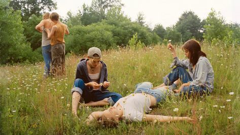 Justine Kurland Photography, Justine Kurland, Teenage Rebellion, Identity Project, Girls Together, Adventure Story, Year 2, Daisy Chain, Teenage Dream