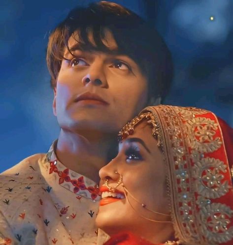 Poses For Karwachauth, Moshin Khan, Karva Chauth Mehndi Designs, Kaira Yrkkh, Khafif Mehndi Design, Lucky Wallpaper, Mohsin Khan, Cutest Couple Ever, Shivangi Joshi