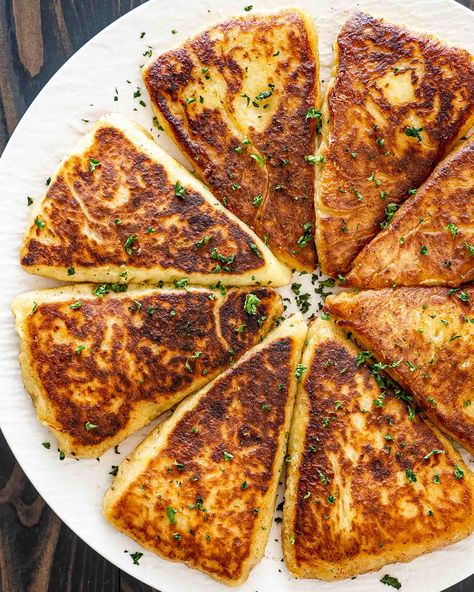 A super easy recipe for Irish Potato Cakes also known as Potato Farls. Yukon gold potatoes are mashed with butter and flour then formed into triangles and fried to perfection. #potatofarls #potatocakes #irish #recipe