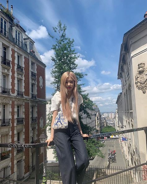 Paris, I had SO much fun performing for u guys. U guys are so sweet and so energetic I've never really experienced anything like it before!… Blackpink Rosé Instagram, Rosé Ig Update, Rosé Instagram Update, Gambar One Direction, Bp Rosé, Rosé Instagram, Park Rosé, Striped Wide Leg Pants, Cute Rose