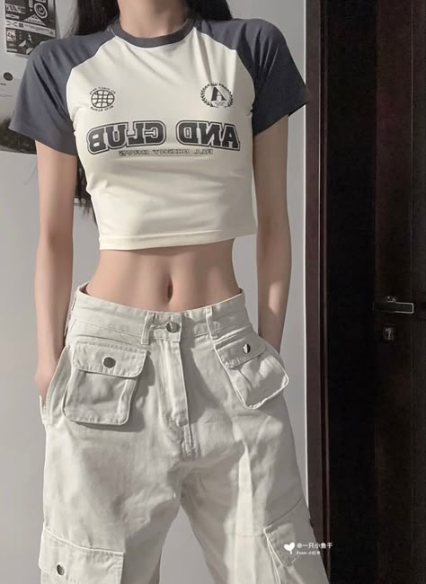 Kpop Small Waist, Kpop Abs Female, Waist Aethstetic, Abs Woman Aesthetic, Snatched Waist Aesthetic, Kpop Waist, Slim Neck, Desired Body, Desi Fashion Casual