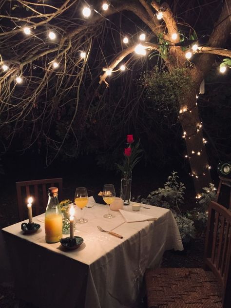 Romantic Dinner Backyard, Backyard Candle Light Dinner, Outside Dinner Date, Backyard Date Ideas, Romantic Dinner For Two Candlelight, Outdoor Candlelight Dinner, Outdoor Dinner Date, Backyard Date Night, Candle Light Dinner Ideas